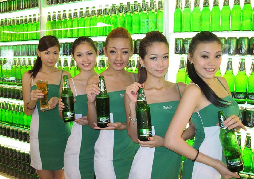 female anchors in delhi, India